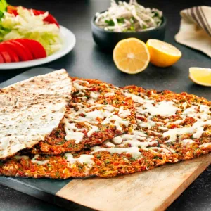 Kaşarlı Lahmacun